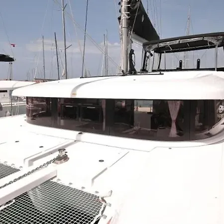 Botel Yacht Club Premier